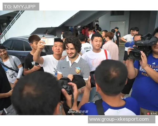 帕托在国际足联活动中与皮耶罗和辛纳亲密合影引发热议