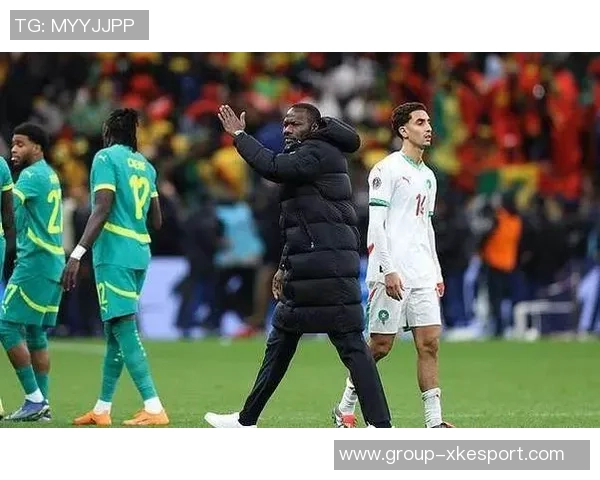 马内呼吁队友坚持比赛认为因判罚退赛太不理智宁愿输球也不愿放弃 马内呼吁队友坚持比赛认为因判罚退赛太不理智宁愿输球也不愿放弃